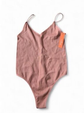 Colsie Ribbed V-Neck Bodysuit in Dusty Rose